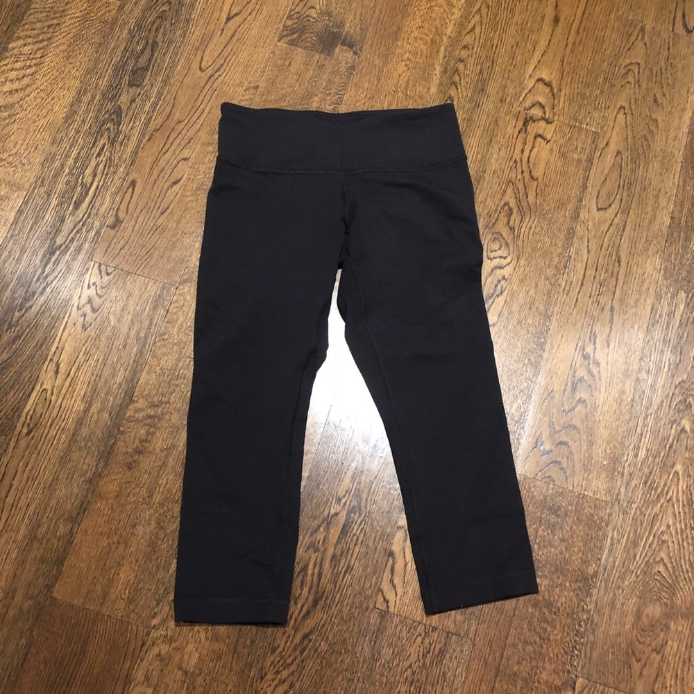 Lululemon Wunder Under crops